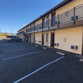 Golden Hills Motel，位于特哈查比的酒店