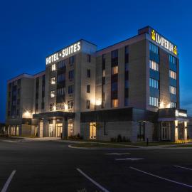 Imperia Hôtel et Suites Boucherville,位于布谢维尔的酒店