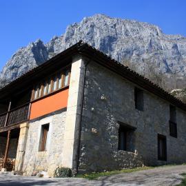 Hotel Rural Llerau，位于Ponga的酒店