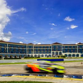 SEVEN Sebring Raceway Hotel,位于赛百灵的酒店