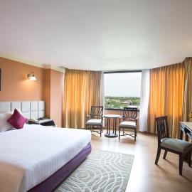 The Imperial Hotel & Convention Centre Phitsanulok，位于彭世洛的酒店