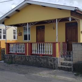 Roseau Hostel & Beach Front Property，位于罗索的酒店