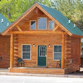 Cabins of Mackinac & Lodge，位于麦基诺城的酒店