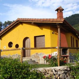 Casas Rurales Manolo，位于Casas del Monte的酒店