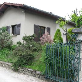 Le Raïs chez Anne Ravanat，位于Noyarey的酒店