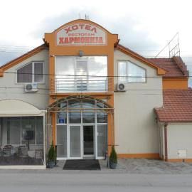 Harmony Hotel，位于库马诺沃的酒店