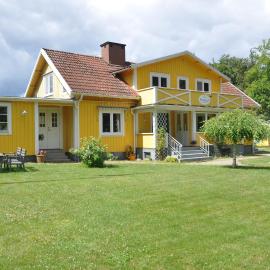 Hotel & Pensionat Björkelund，位于Stenbrohult的酒店