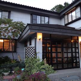 Mizubasho no Yado Higashi，位于片品村的酒店