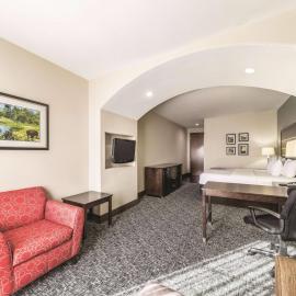 La Quinta by Wyndham Tulsa - Catoosa，位于卡图萨的酒店