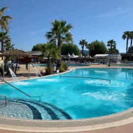 Camping Officiel Siblu le Montourey，位于弗雷瑞斯的酒店