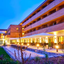 Sonnenhotel Weingut Römmert Spa und Wellness，位于福尔卡赫的酒店