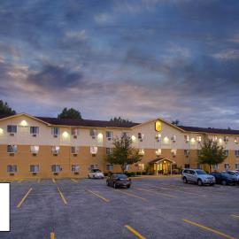 Super 8 by Wyndham Cromwell/Middletown，位于克伦威尔的酒店