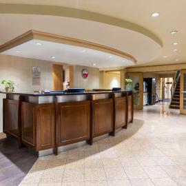 Ramada by Wyndham Coquitlam，位于高贵林的酒店