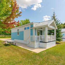 Sun Outdoors Petoskey Bay Harbor，位于佩托斯基的酒店