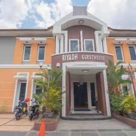 RedDoorz Plus Syariah at Banjarbaru 2，位于Banjarbaru的酒店