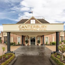 Canterbury International Hotel，位于Forest Hill的酒店