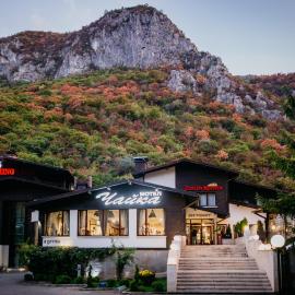 Hotel Complex Chayka，位于Vratsa的酒店