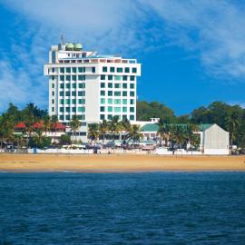 The Quilon Beach Hotel and Convention Center，位于奎隆的酒店