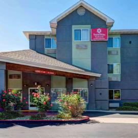 SureStay Plus Hotel by Best Western Redding，位于雷丁的酒店
