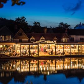 The Swan, Streatley, Berkshire，位于斯特雷特利的酒店