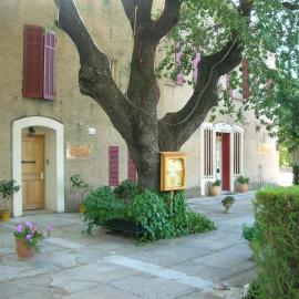 Hostellerie Le Mirabeau，位于Peyrolles-en-Provence的酒店