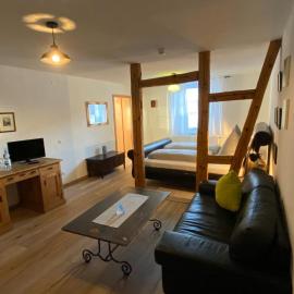Hotel-Krone-Lounge，位于Herdwangen-Schönach的酒店