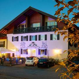 Hotel zum Maximilian，位于巴特法伊尔恩巴赫的酒店
