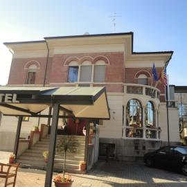 Hotel Villa Reale，位于Argenta的酒店