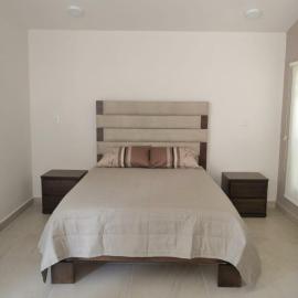 KIA - PESQUERIA - AEROPUERTO MONTERREY a,位于蒙特雷的酒店