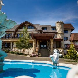 Hotel La Castel Iasi，位于雅西的酒店
