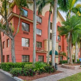 Best Western Plus Palm Beach Gardens Hotel & Suites and Conference Ct，位于棕榈滩花园的酒店
