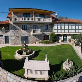 Apartamentos Río Sil-Casa Rural en Sober- Ribeira Sacra，位于索尔波的酒店