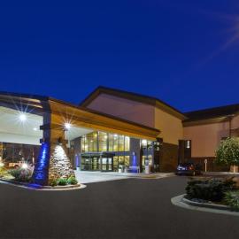 Holiday Inn Express Detroit-Warren/General Motors Technology Center by IHG，位于沃伦的酒店