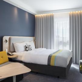 Holiday Inn Express Karlsruhe - City Park by IHG，位于卡尔斯鲁厄的酒店