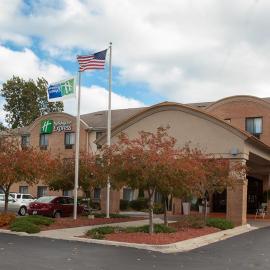Holiday Inn Express Hotel & Suites Canton by IHG，位于坎顿的酒店