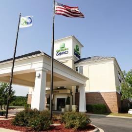 Holiday Inn Express - Delafield by IHG，位于Delafield的酒店