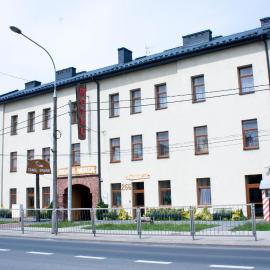 Hotel Bida z Nędzą，位于马佐夫舍地区奥扎鲁夫的酒店