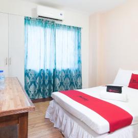 RedDoorz @ San Jose Tagbak Jaro Iloilo，位于伊洛伊洛的酒店