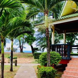 Lanta Palm Beach Resort , Beach Bungalow - Koh Lanta，位于高兰的酒店