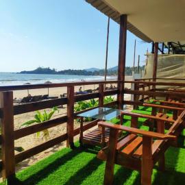 Sea Front Beach Huts，位于帕特南的酒店