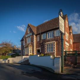 The Beacon & Railway Hotel，位于斯通豪斯的酒店
