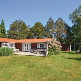 Three-Bedroom Holiday Home In Orsted，位于厄斯泰兹的酒店