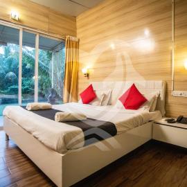 Zulu Land cottages - near Curlies beach shack and shiva valley - Anjuna beach，位于安君纳的酒店
