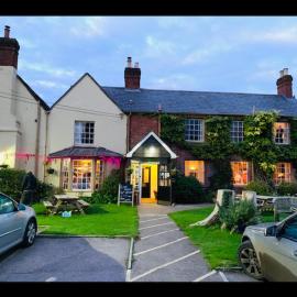 The Compasses Inn，位于福丁布里奇的酒店