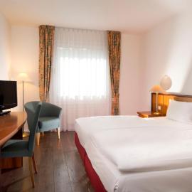 Wyndham Garden Hennigsdorf Berlin，位于黑尼格斯多夫的酒店