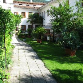 Albergo Ristorante Borghese，位于Montereale Valcellina的酒店