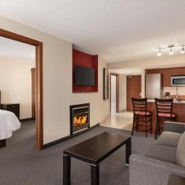 Embassy Suites by Hilton - Montreal，位于蒙特利尔的酒店