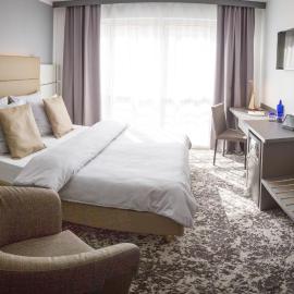 Hotel Santo，位于卡尔斯鲁厄的酒店