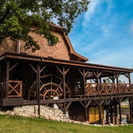 Gościniec Ryński Młyn，位于雷恩的酒店