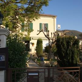 Hôtel Restaurant Les oliviers，位于尼翁的酒店
